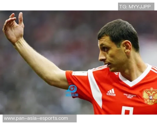 揭秘足坛妖人球星成长之路与他们如何在绿茵场绽放惊艳光芒